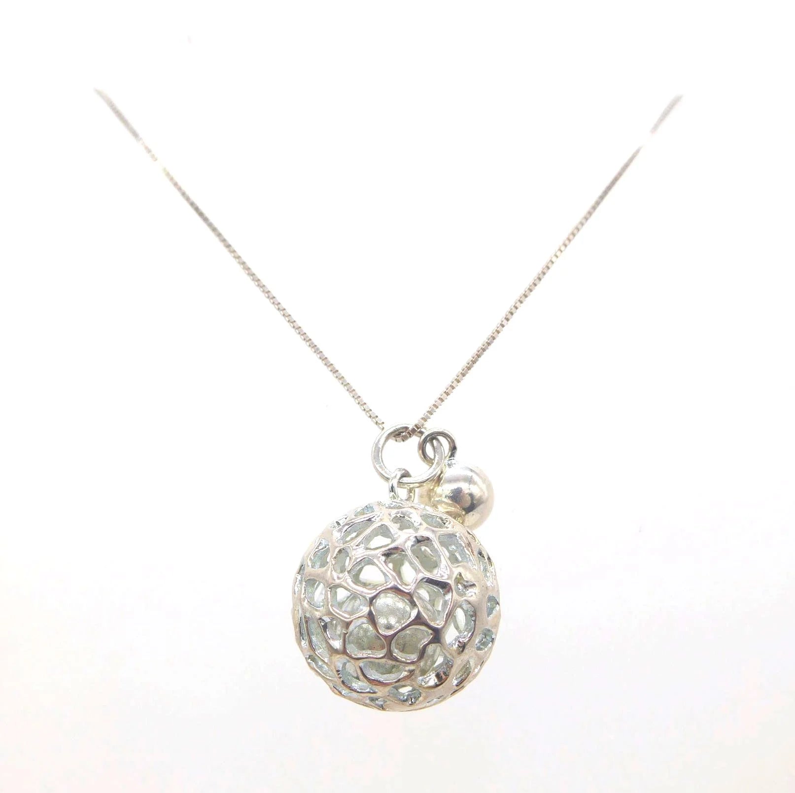 Silver Lattice Globe Pendant